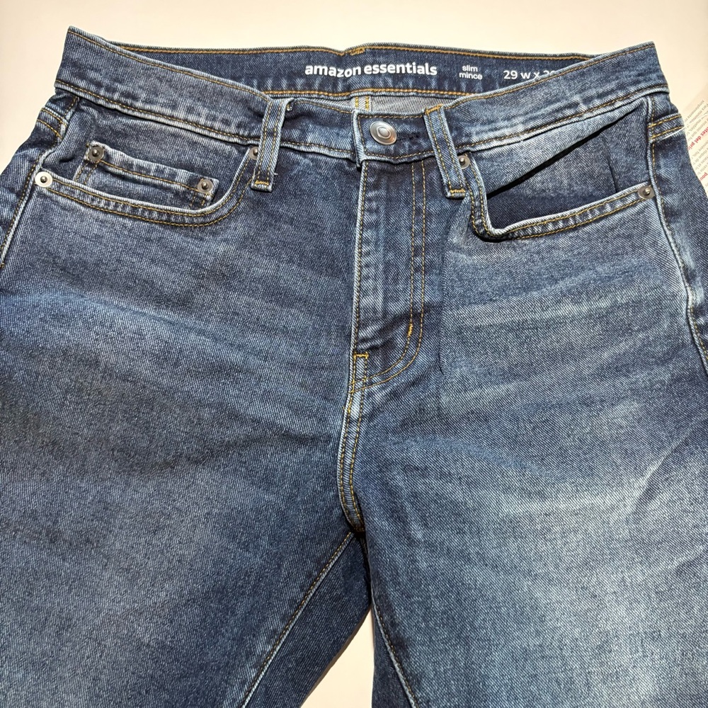 Amazon Essentials Men's Denim Slim Straight Jeans